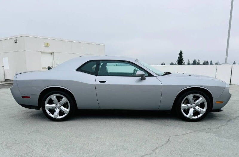 2013 Dodge Challenger SXT Plus