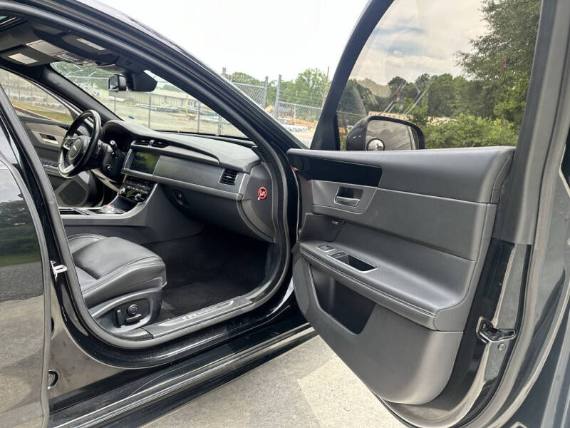 2016 Jaguar XF R-Sport