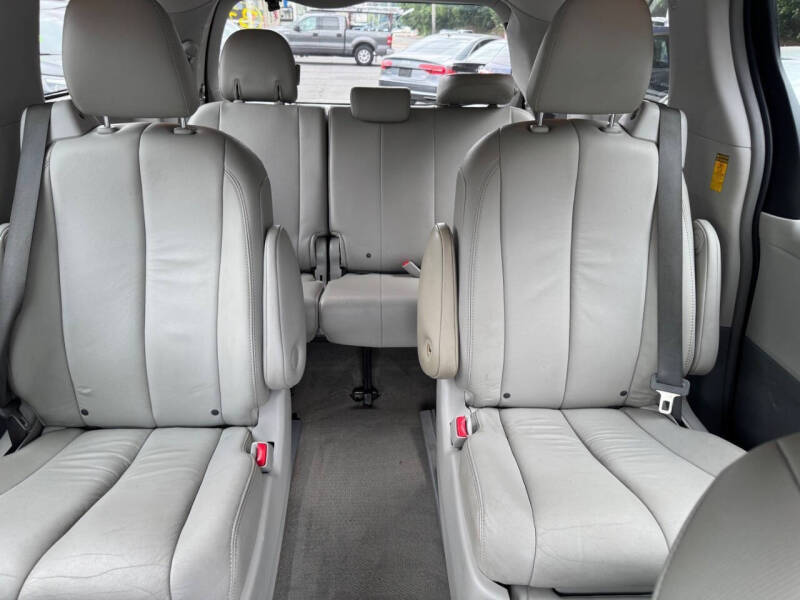 2014 Toyota Sienna XLE 7-Passenger