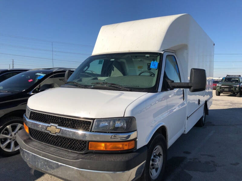 2017 chevrolet express commercial cutaway