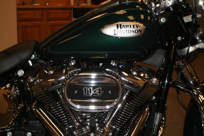 2024 Harley-Davidson FLHCS HERITAGE CLASSIC 114