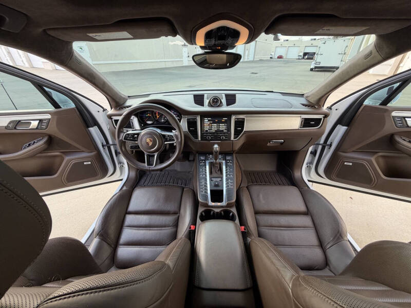 2016 Porsche Macan Turbo