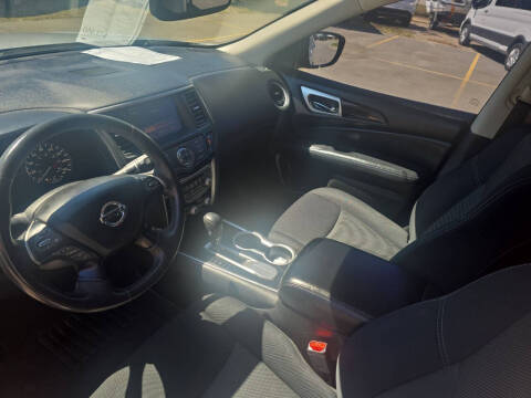 2018 Nissan Pathfinder SV