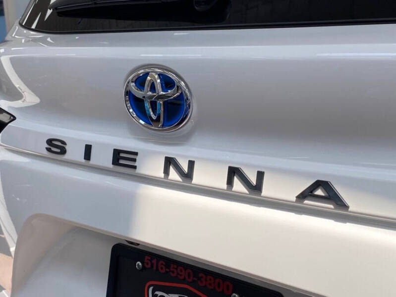 2025 Toyota Sienna LE 8-Passenger