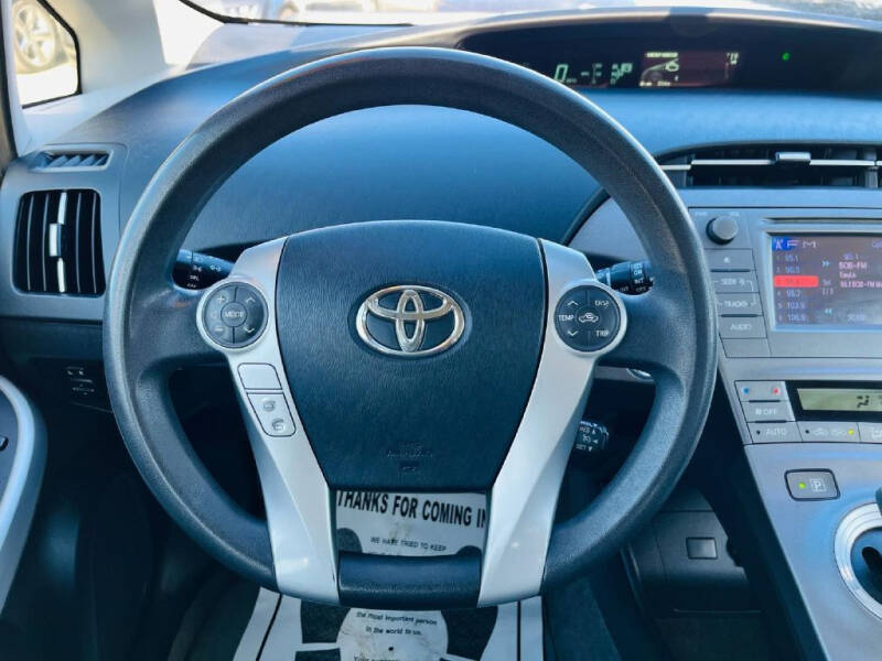 2013 Toyota Prius Two photo 18