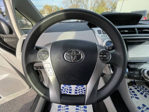 2017 Toyota Prius v Five