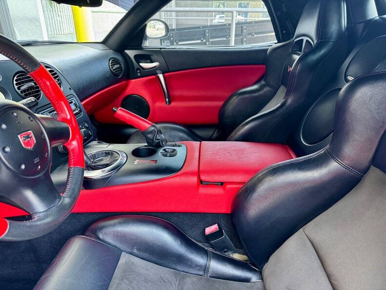 2004 Dodge Viper SRT-10