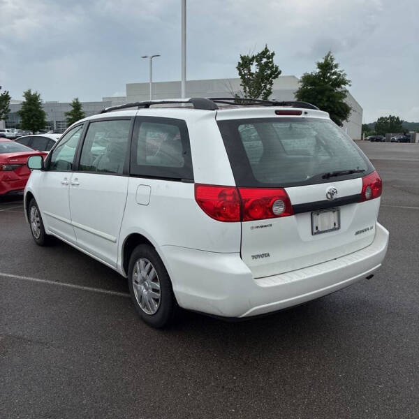 2008 Toyota Sienna CE 7-Passenger