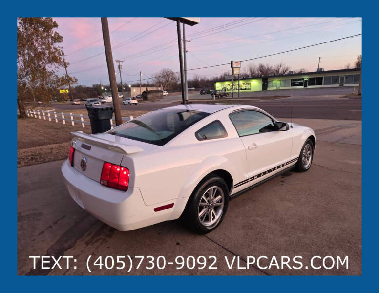 2005 Ford Mustang V6 Deluxe