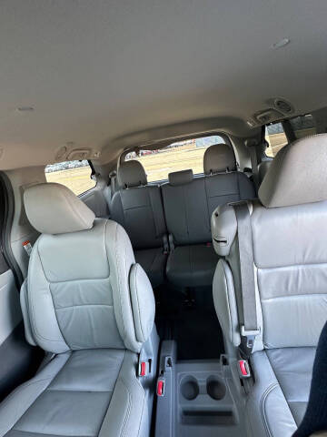 2015 Toyota Sienna LE 8-Passenger