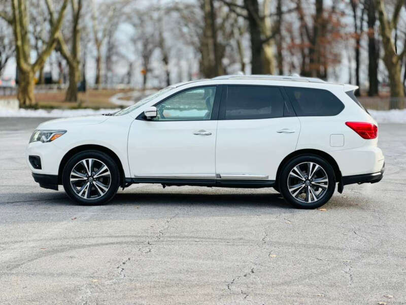 2017 Nissan Pathfinder Platinum