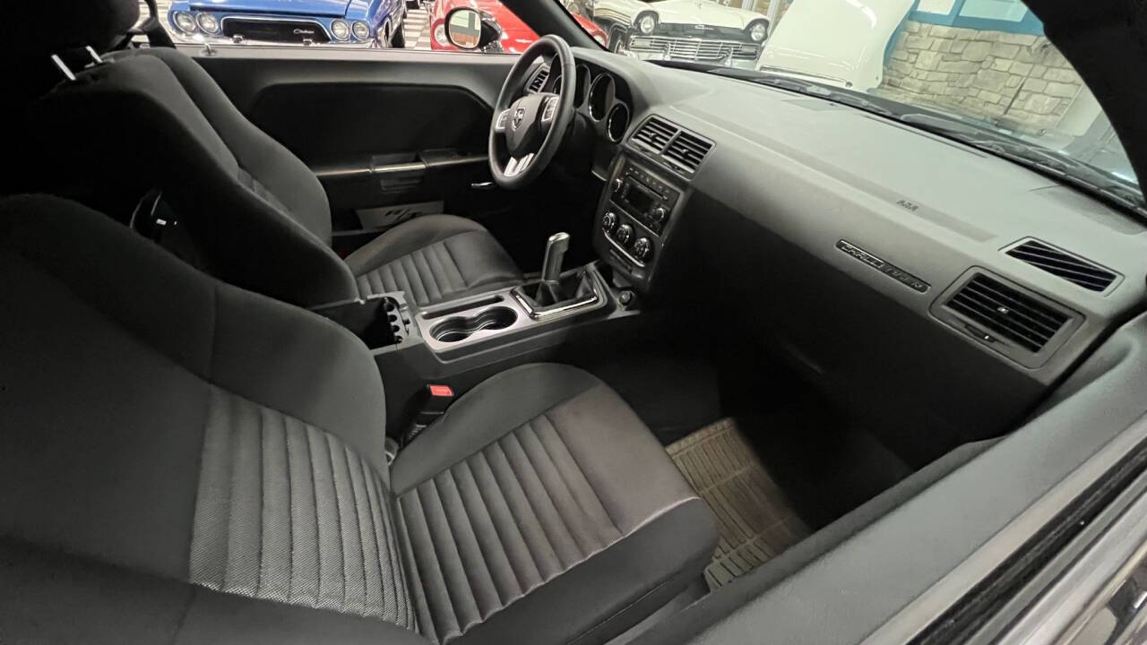 2013 Dodge Challenger 11