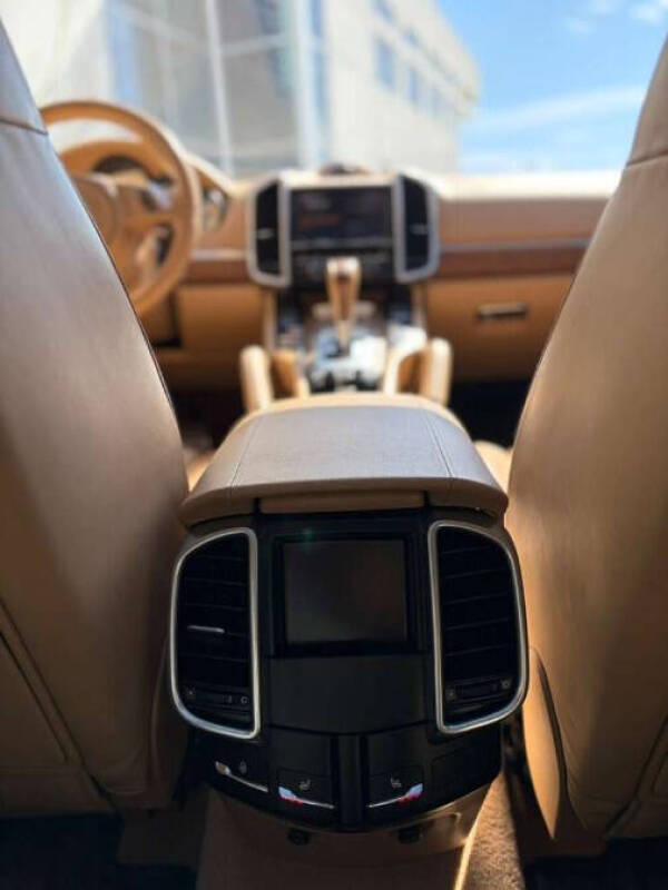 2013 Porsche Cayenne GTS