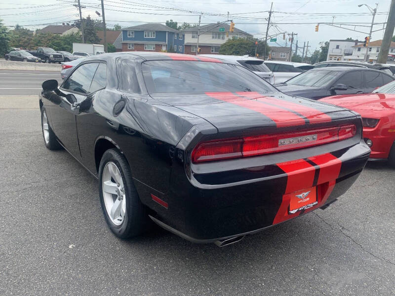 2013 Dodge Challenger SXT Plus