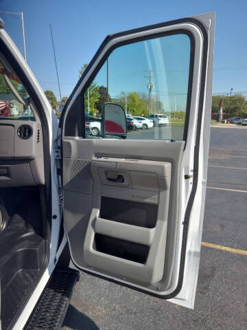 2017 Ford E-Series E-450 SD