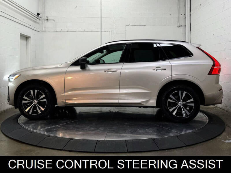 2025 Volvo XC60 B5 Core Dark Theme