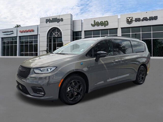 2025 Chrysler Pacifica Plug-In Hybrid Premium S Appearance