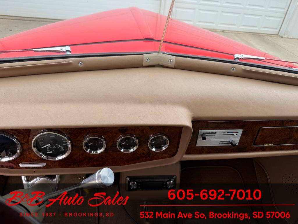 1947 Ford Super Deluxe 15