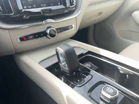 2025 Volvo XC60 T8 Plus Dark Theme