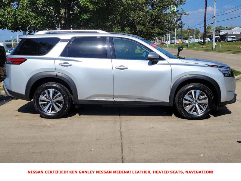 2025 Nissan Pathfinder SL