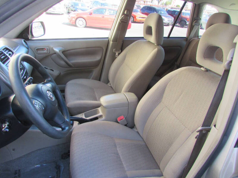 2005 Toyota RAV4 Base photo 14