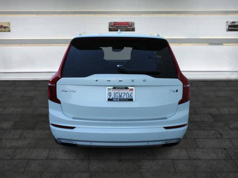 2020 Volvo XC90 T6 Momentum 6-Passenger