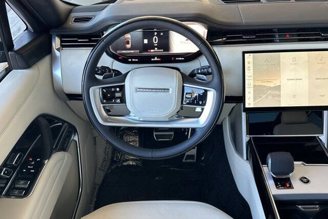 2025 Land Rover Range Rover P400 SE LWB