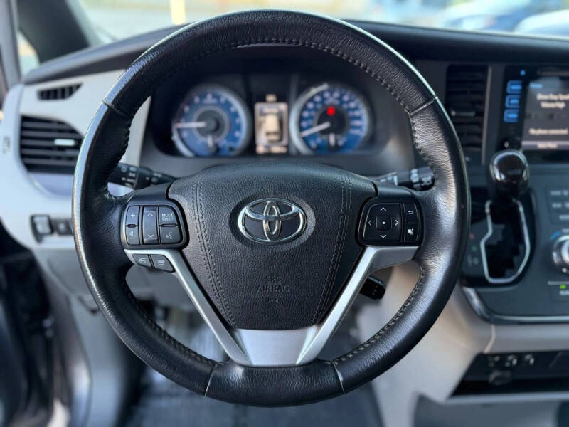 2017 Toyota Sienna XLE Premium 7-Passenger