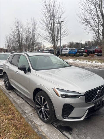 2025 Volvo XC60 B5 Plus Dark Theme