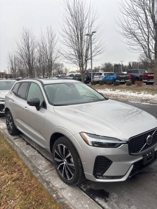 2025 Volvo XC60 B5 Plus Dark Theme