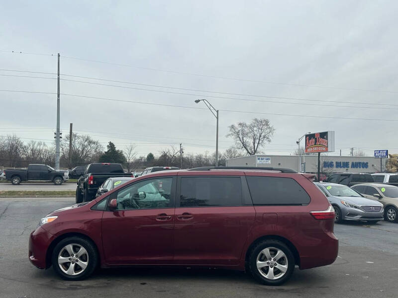 2015 Toyota Sienna LE photo 6