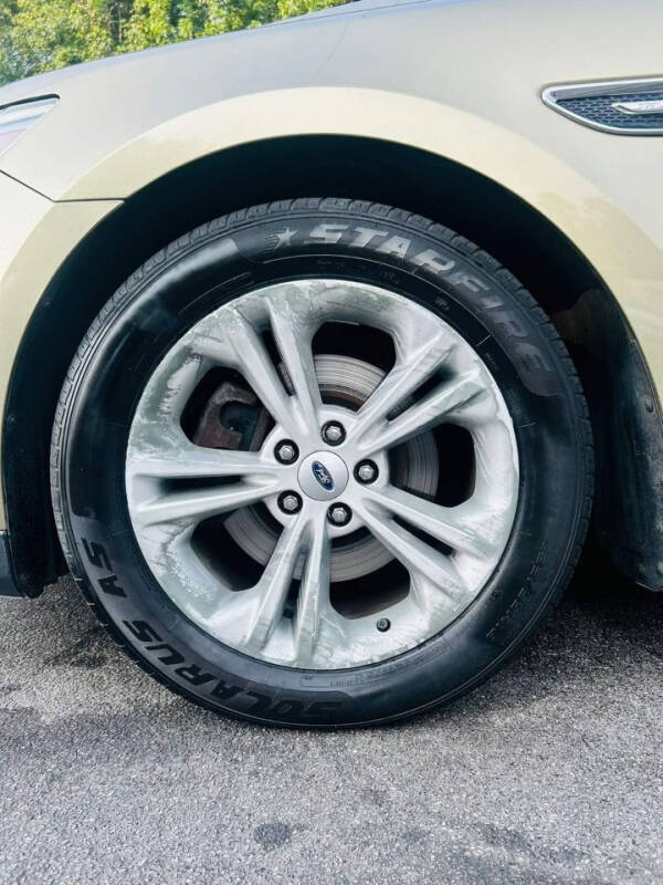 2013 Ford Taurus SEL