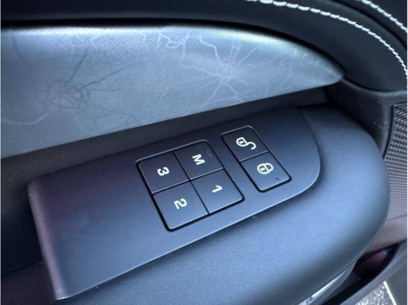 2017 Land Rover Discovery First Edition