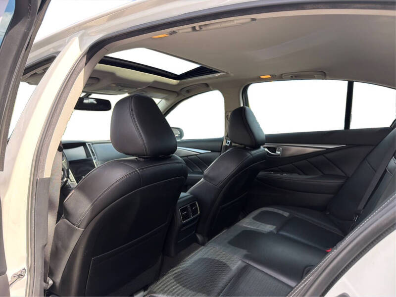 2015 Infiniti Q50