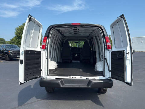 2025 Chevrolet Express 2500