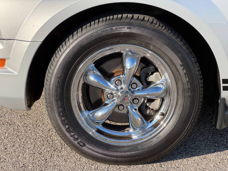 2005 Ford Mustang V6 Deluxe