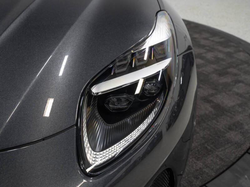 2024 Aston Martin DB12 V8