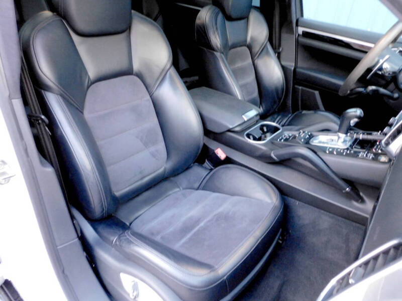 2013 Porsche Cayenne GTS