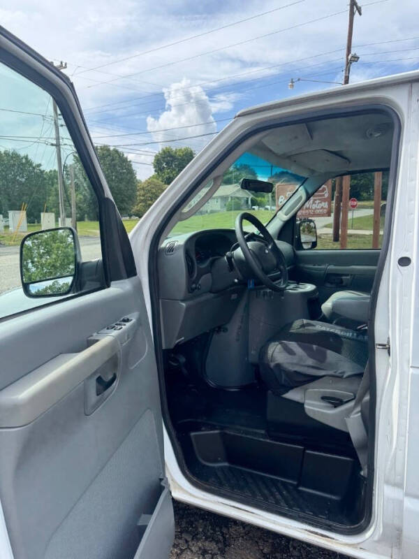 2004 Ford E-Series