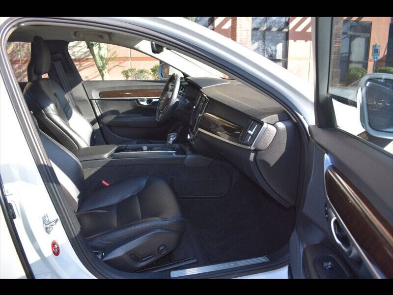 2017 Volvo S90 T5 Momentum