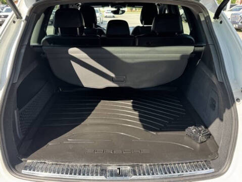 2017 Porsche Cayenne Platinum Edition