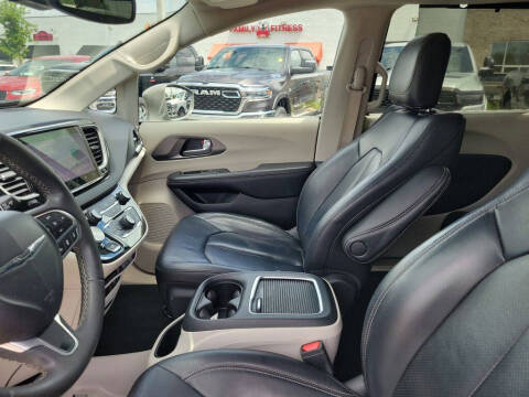 2022 Chrysler Pacifica Touring L