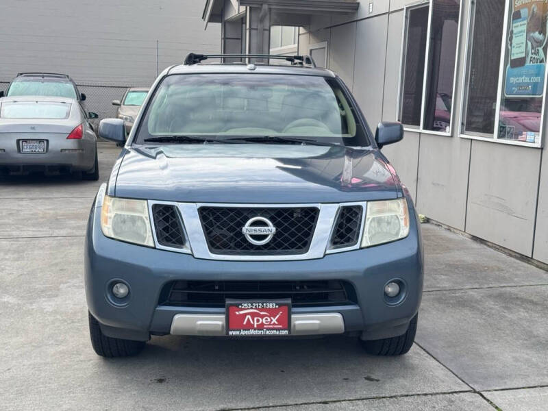 2008 Nissan Pathfinder SE photo 2