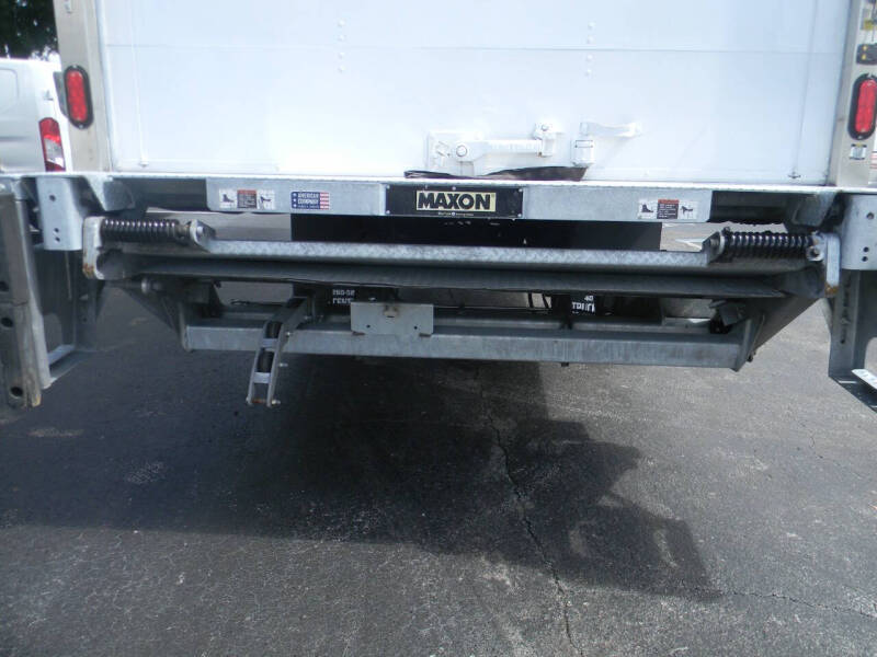 2023 Freightliner M2 106