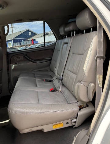 2004 Toyota Sequoia SR5
