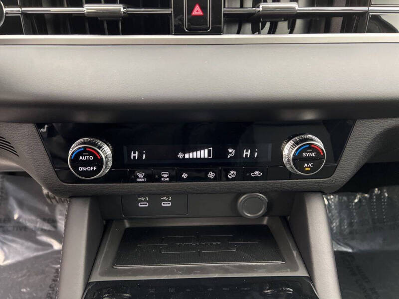 2025 Mitsubishi Outlander ES