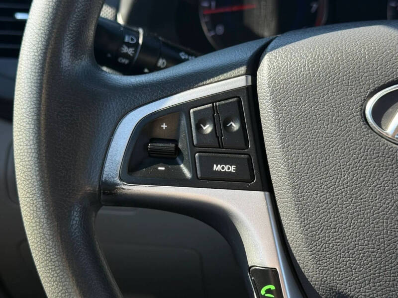 2013 Hyundai Accent GLS