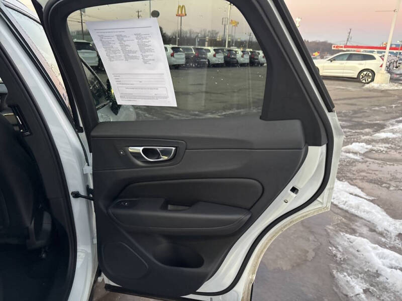 2025 Volvo XC60 B5 Core Dark Theme