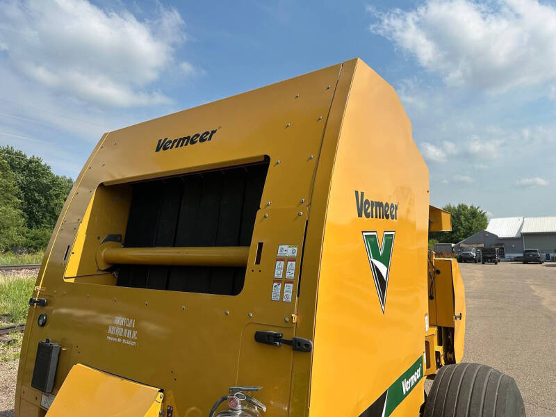 2015 VERMEER 605N