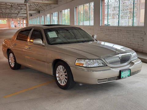 2005 Lincoln Town Car Signature Limited